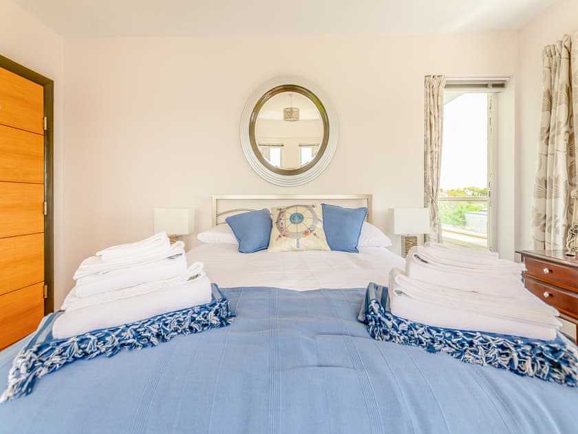 King bedroom  | Three Decks, Elmer