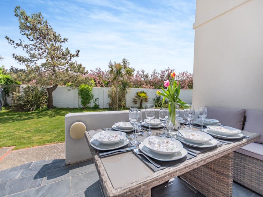 Outdoor eating area | Three Decks, Elmer