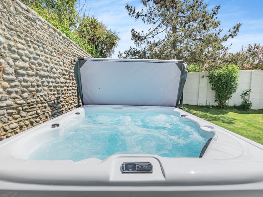 Hot tub | Three Decks, Elmer