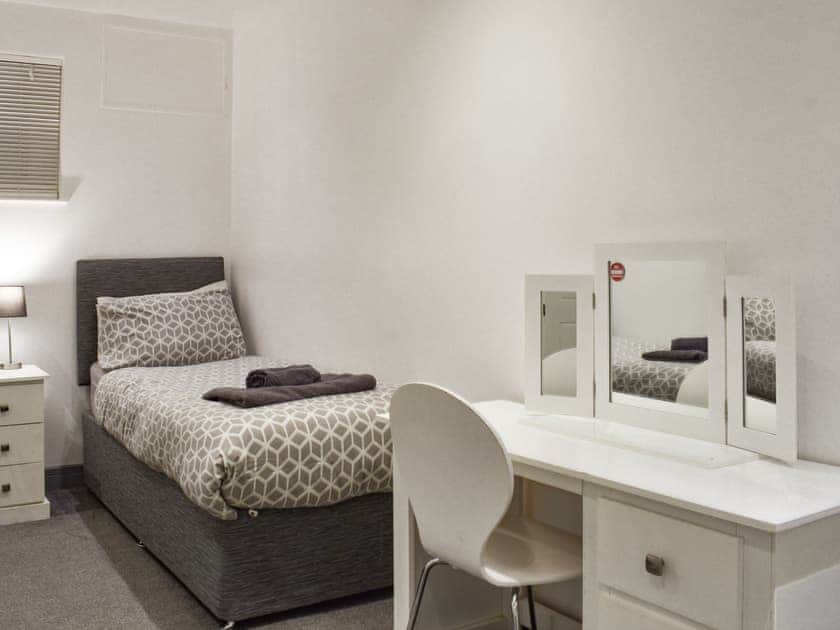 Twin bedroom | Sea Blue Cottage, Scarborough