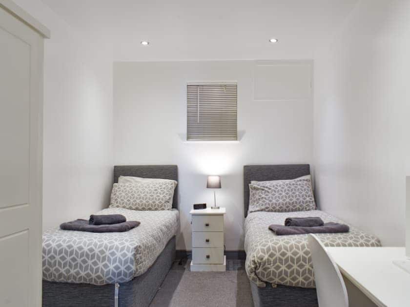 Twin bedroom | Sea Blue Cottage, Scarborough