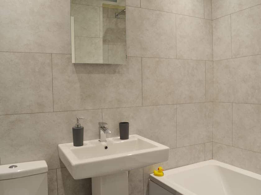 Bathroom | Sea Blue Cottage, Scarborough