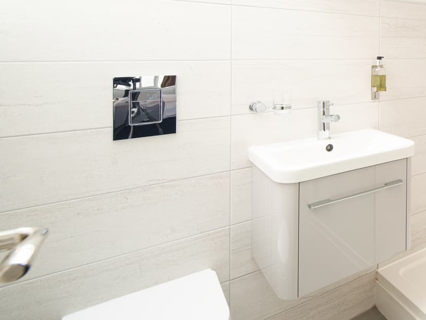 En-suite | Riversmouth - Gwbert Holiday Cottages, Gwbert, near Cardigan