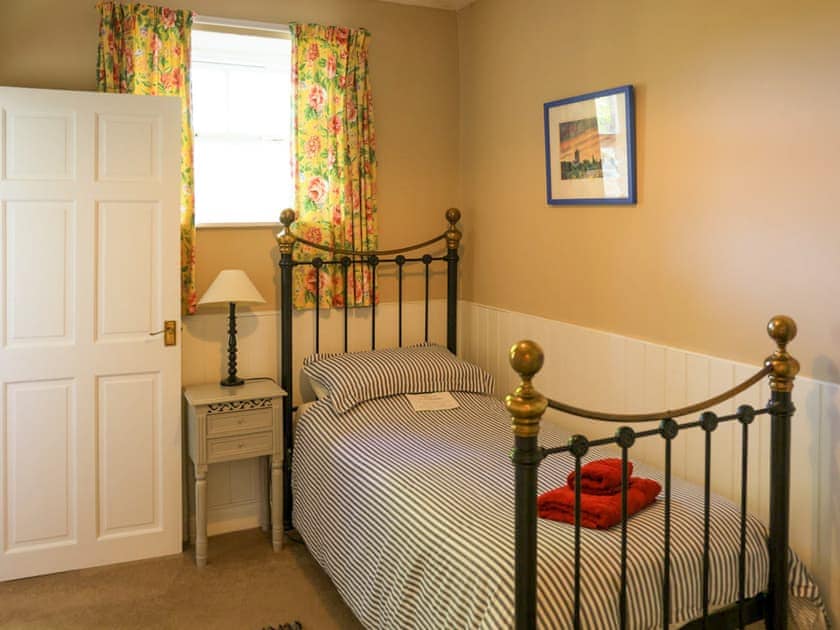 Cosy single bedroom with shared en-suite shower room | The Rockery - Rockery Cottages, Shap, near Penrith