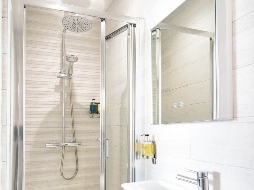 En-suite | Gwynt y Mor - Gwbert Holiday Cottages, Gwbert, near Cardigan