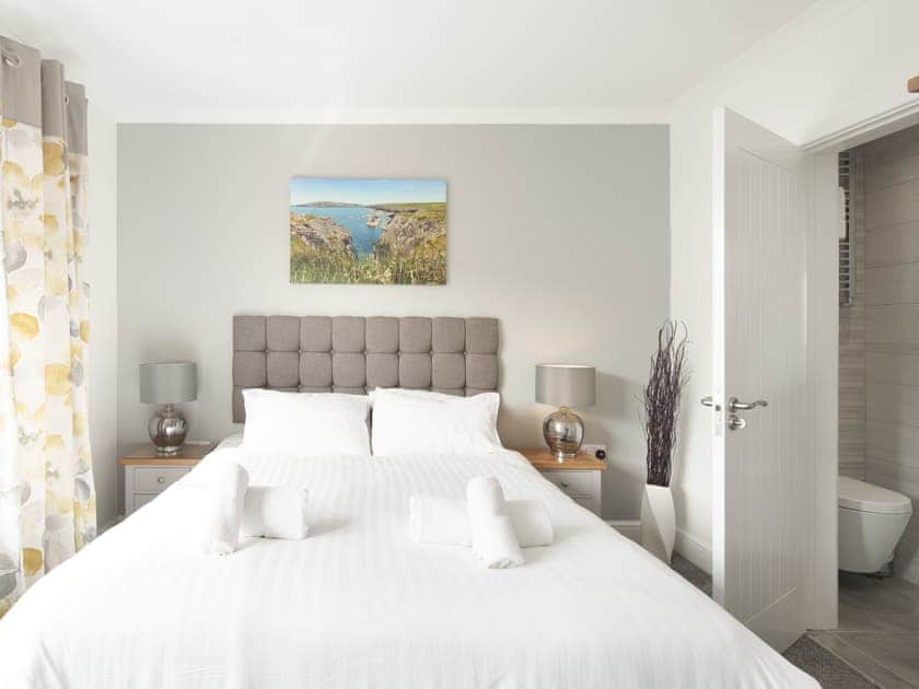 Double bedroom | Gwynt y Mor - Gwbert Holiday Cottages, Gwbert, near Cardigan