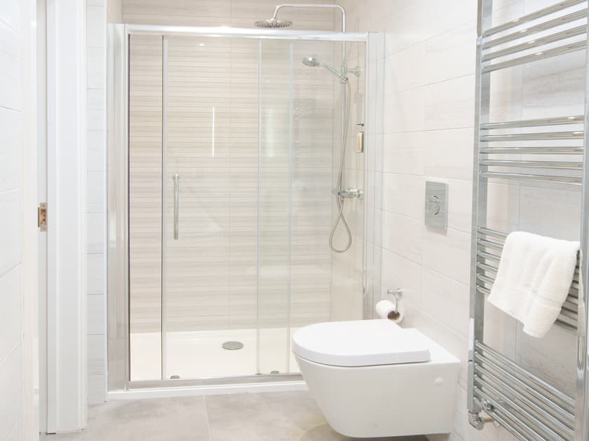 Bathroom | Gwynt y Mor - Gwbert Holiday Cottages, Gwbert, near Cardigan