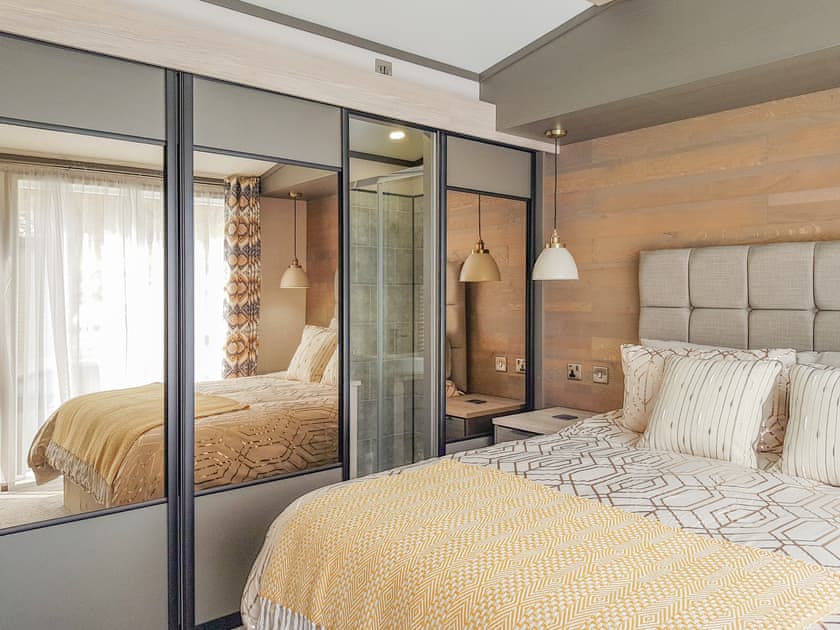 Double bedroom | Ben Vorlich Lodge, St Fillans