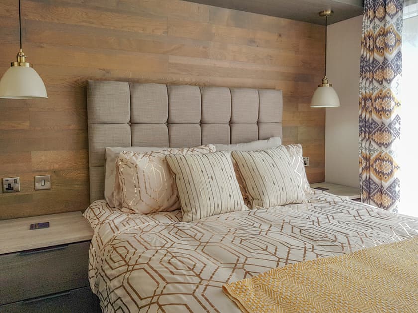 Double bedroom | Ben Vorlich Lodge, St Fillans