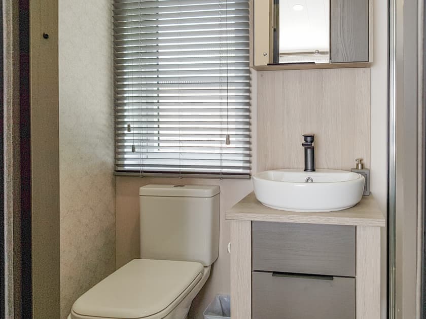 En-suite | Ben Vorlich Lodge, St Fillans