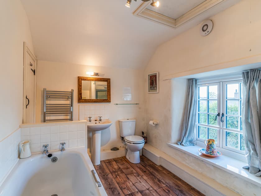 Bathroom | Forge Cottage, Tredinnick, near Wadebridge