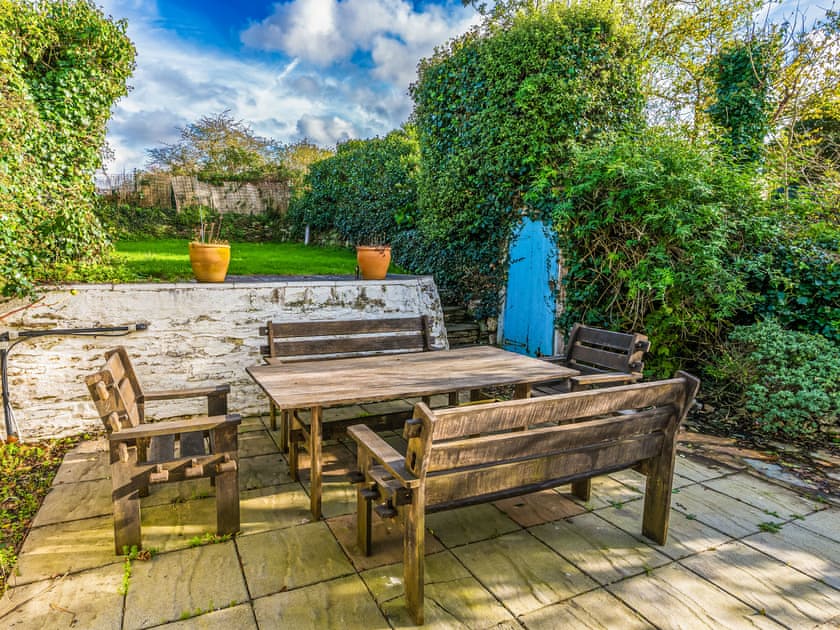 Sitting-out-area | Forge Cottage, Tredinnick, near Wadebridge