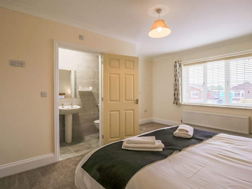 Double bedroom | 2 Dawson Court - Dawson Park, Mablethorpe