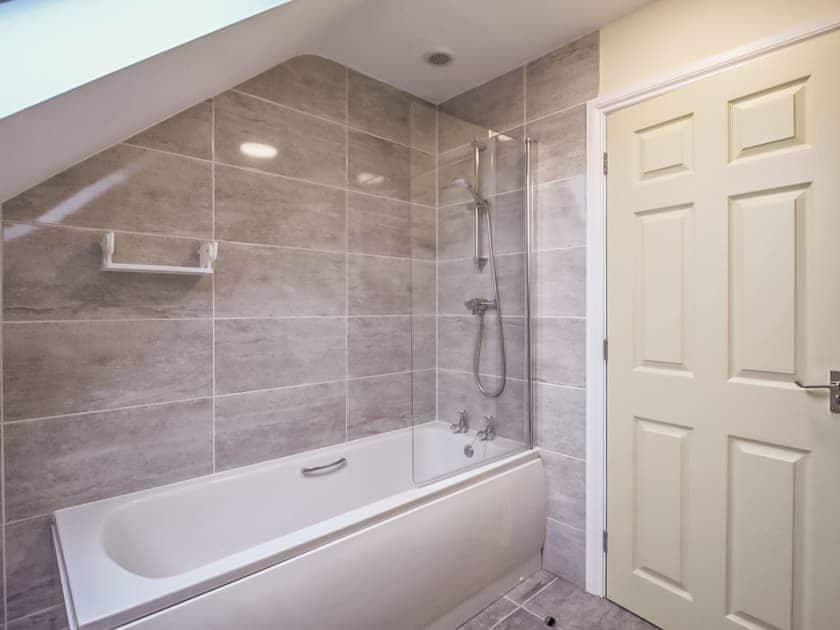 Bathroom | 2 Dawson Court - Dawson Park, Mablethorpe