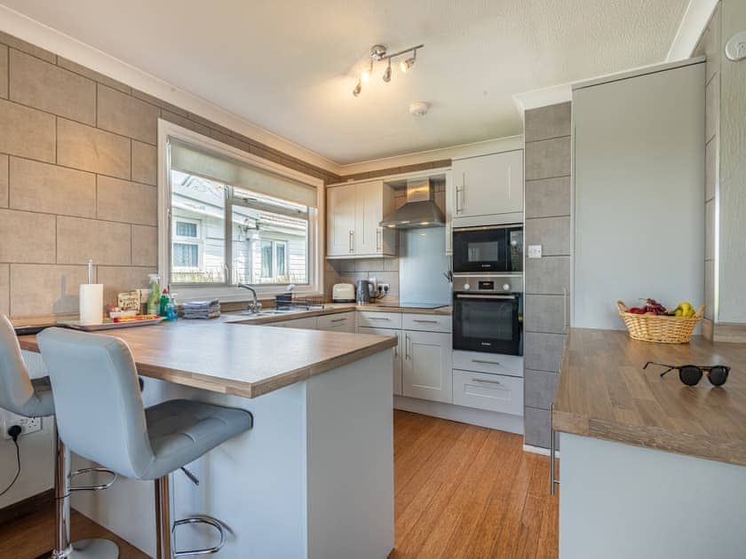 Kitchen | River View - Norfolk Holiday Lodges, Brundall