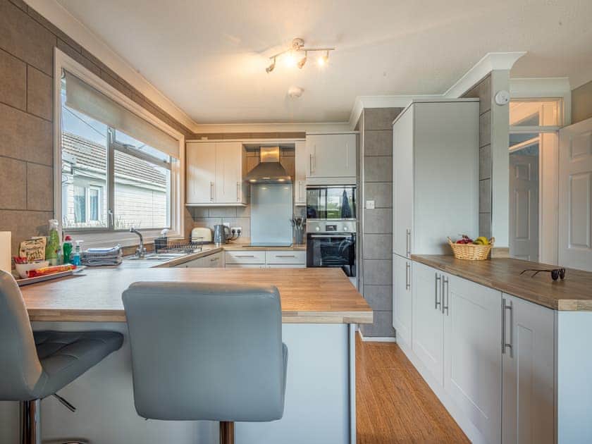 Kitchen | River View - Norfolk Holiday Lodges, Brundall
