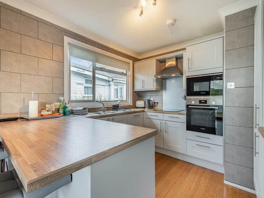 Kitchen | River View - Norfolk Holiday Lodges, Brundall