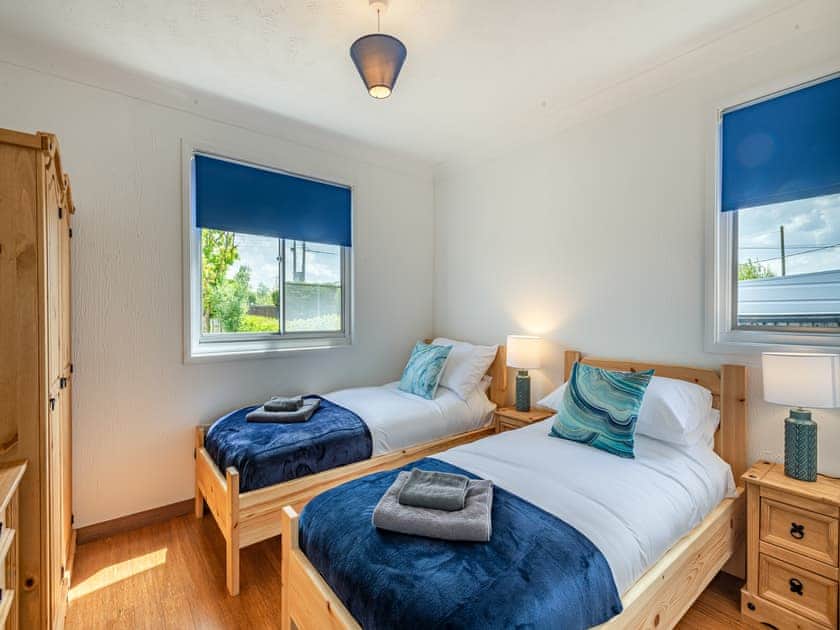 Twin bedroom | River View - Norfolk Holiday Lodges, Brundall