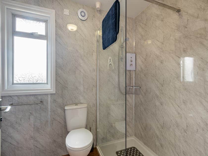Shower room | River View - Norfolk Holiday Lodges, Brundall