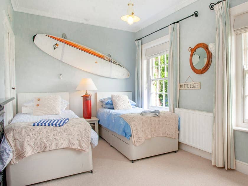 Twin bedroom | Lynwood, Boscastle