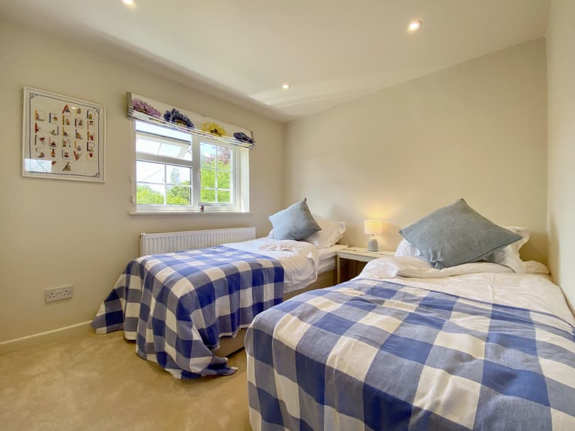 Twin bedroom | The Granary, Poulshot, near Devizes