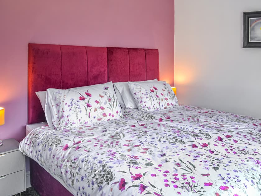 Double bedroom | Emmotland Retreat - Emmotland Holidays, Driffield