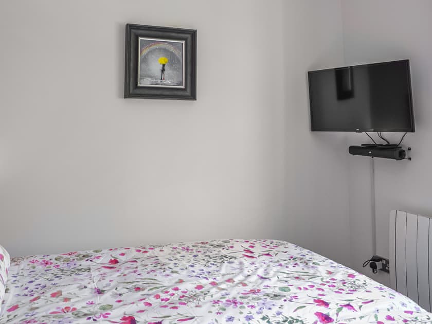 Double bedroom | Emmotland Retreat - Emmotland Holidays, Driffield