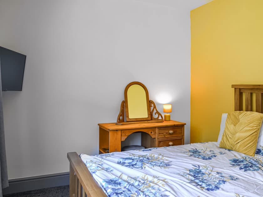 Double bedroom | Emmotland Retreat - Emmotland Holidays, Driffield