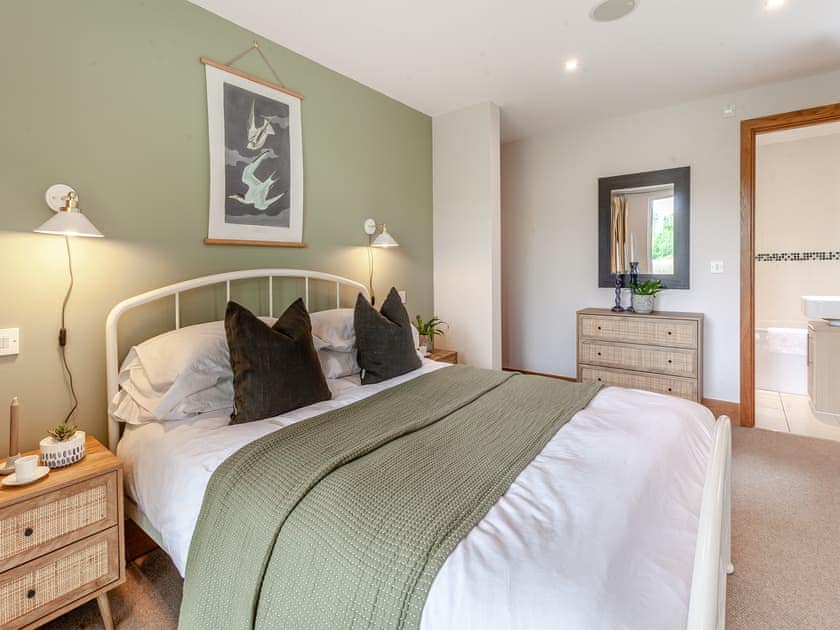 Double bedroom | Cuckoos Nest, Somerford Keynes, near Cirencester