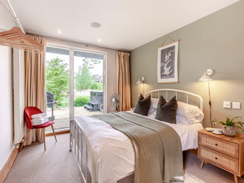 Double bedroom | Cuckoos Nest, Somerford Keynes, near Cirencester
