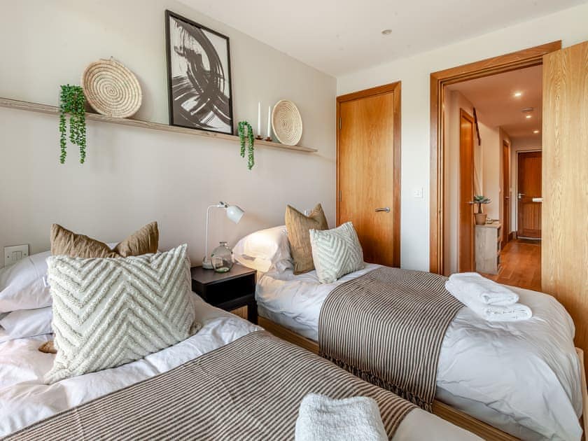 Twin bedroom | Cuckoos Nest, Somerford Keynes, near Cirencester