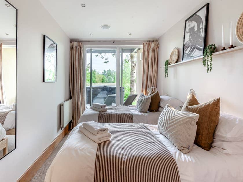 Twin bedroom | Cuckoos Nest, Somerford Keynes, near Cirencester
