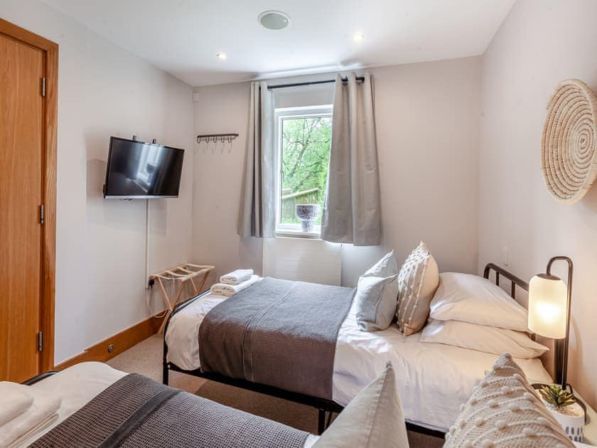 Twin bedroom | Cuckoos Nest, Somerford Keynes, near Cirencester