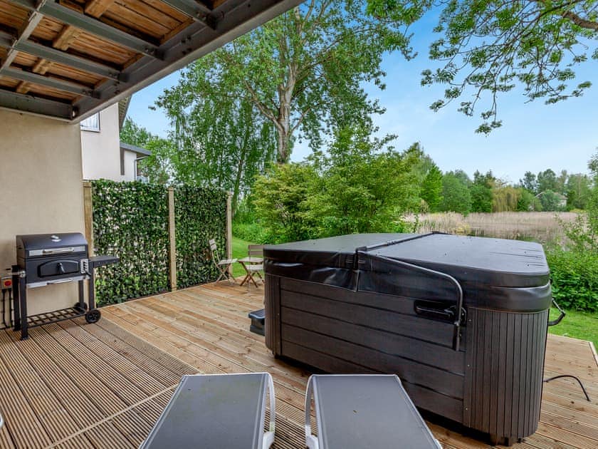 Decking | Cuckoos Nest, Somerford Keynes, near Cirencester