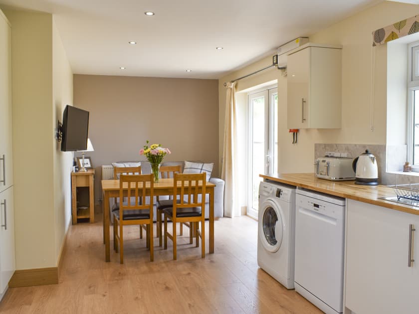 Kitchen/diner | Dildre - Brynllin Holiday Cottages, Bwlch-Llan, near Aberaeron