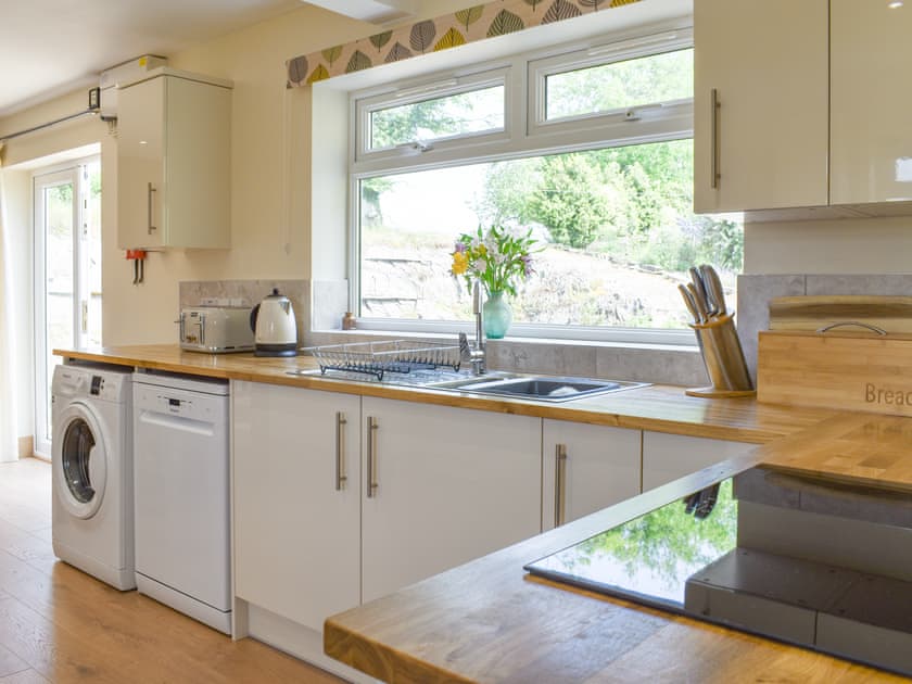 Kitchen/diner | Dildre - Brynllin Holiday Cottages, Bwlch-Llan, near Aberaeron