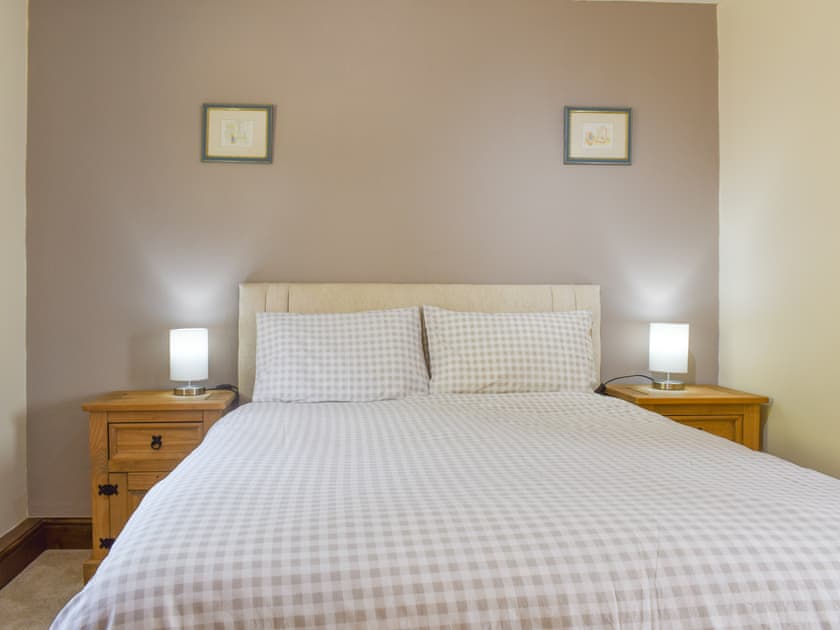 Double bedroom with en-suite bathroom | Dildre - Brynllin Holiday Cottages, Bwlch-Llan, near Aberaeron