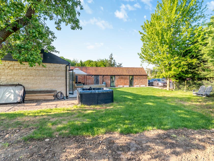 Hot tub | Red Brick Barn - Mayfield Retreats, Burton Pedwardine, near Sleaford