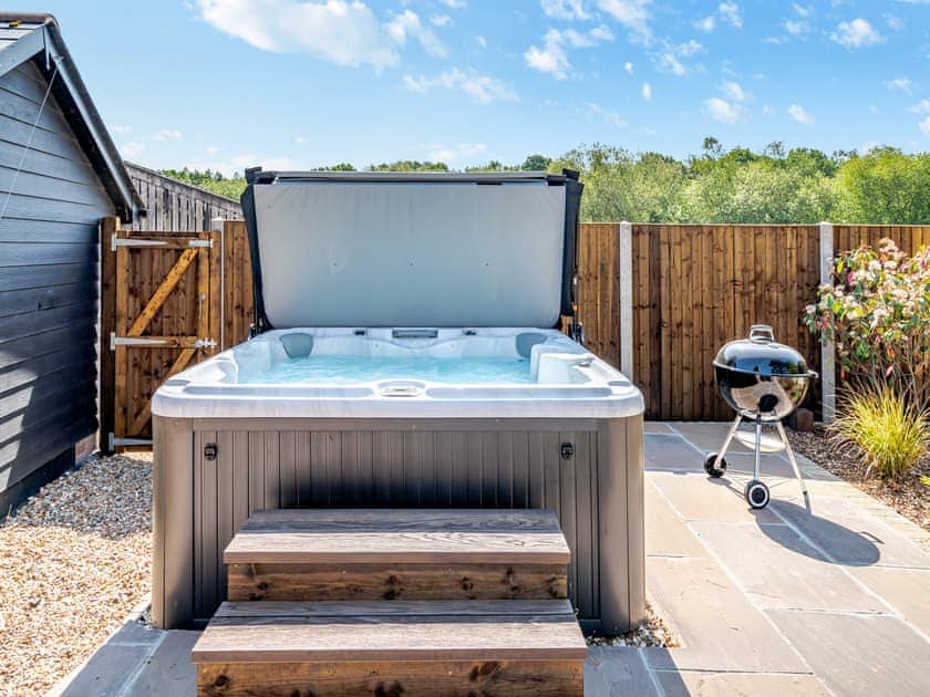 Jacuzzi | The Farmhouse - Bedborough Farm, Wimborne