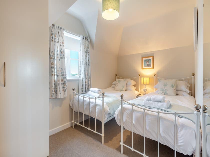 Twin bedroom | The Farmhouse - Bedborough Farm, Wimborne