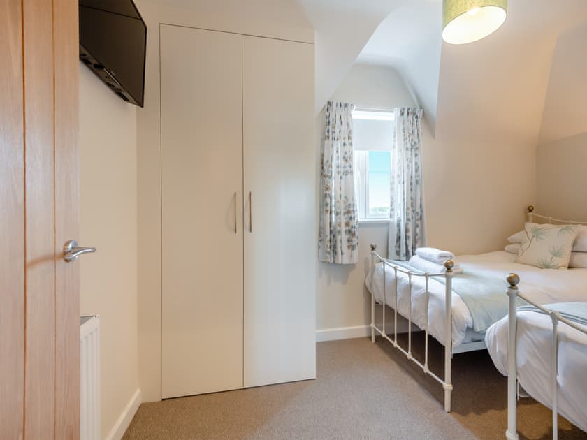 Twin bedroom | The Farmhouse - Bedborough Farm, Wimborne