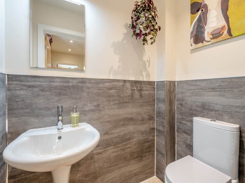 Bathroom | The Farmhouse - Bedborough Farm, Wimborne