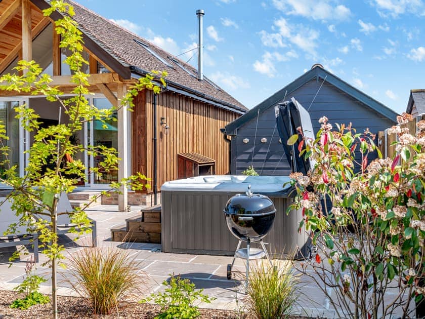 Jacuzzi | The Farmhouse - Bedborough Farm, Wimborne