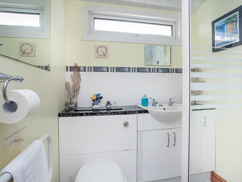 Bathroom | Skylarks, Padstow