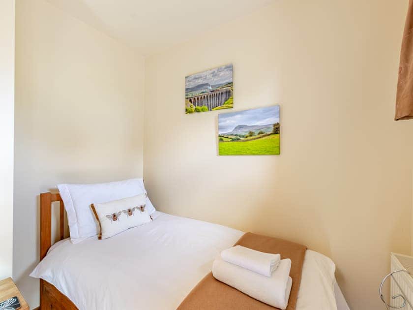 Twin bedroom | Warth Barn, Ingleton, near Settle