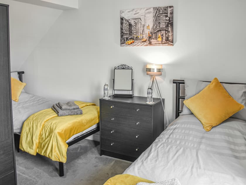 Twin bedroom | Lily’s Cottage, Wroxham