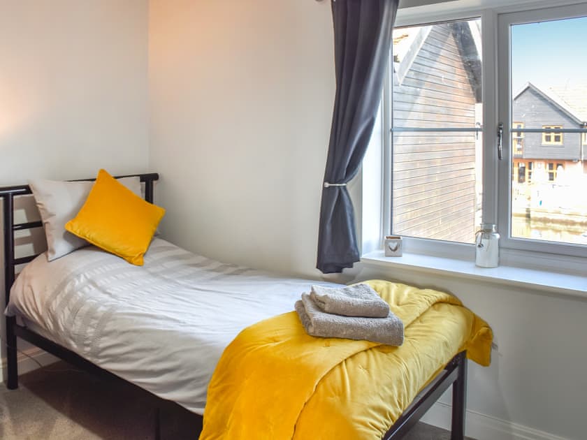 Twin bedroom | Lily’s Cottage, Wroxham