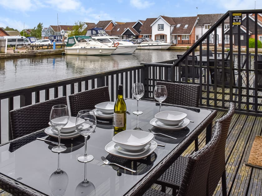 Sitting-out-area | Lily’s Cottage, Wroxham