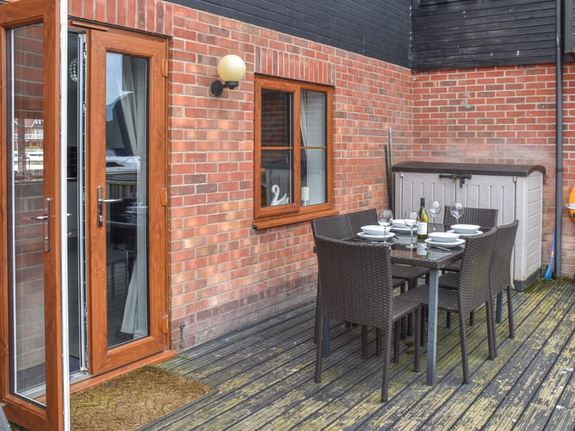 Sitting-out-area | Lily’s Cottage, Wroxham