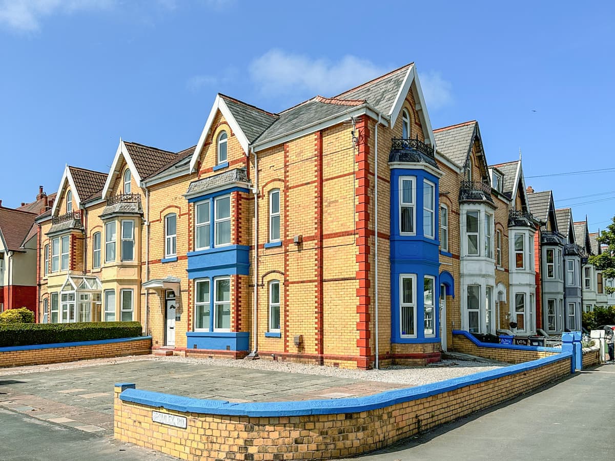 Arc Holiday Apartments - One